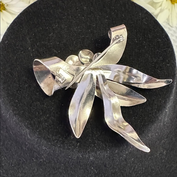 Vintage 2” Flower Ribbon Leaf Silver Tone Brooch Pin Beautiful Feminine Romantic - Picture 7 of 7